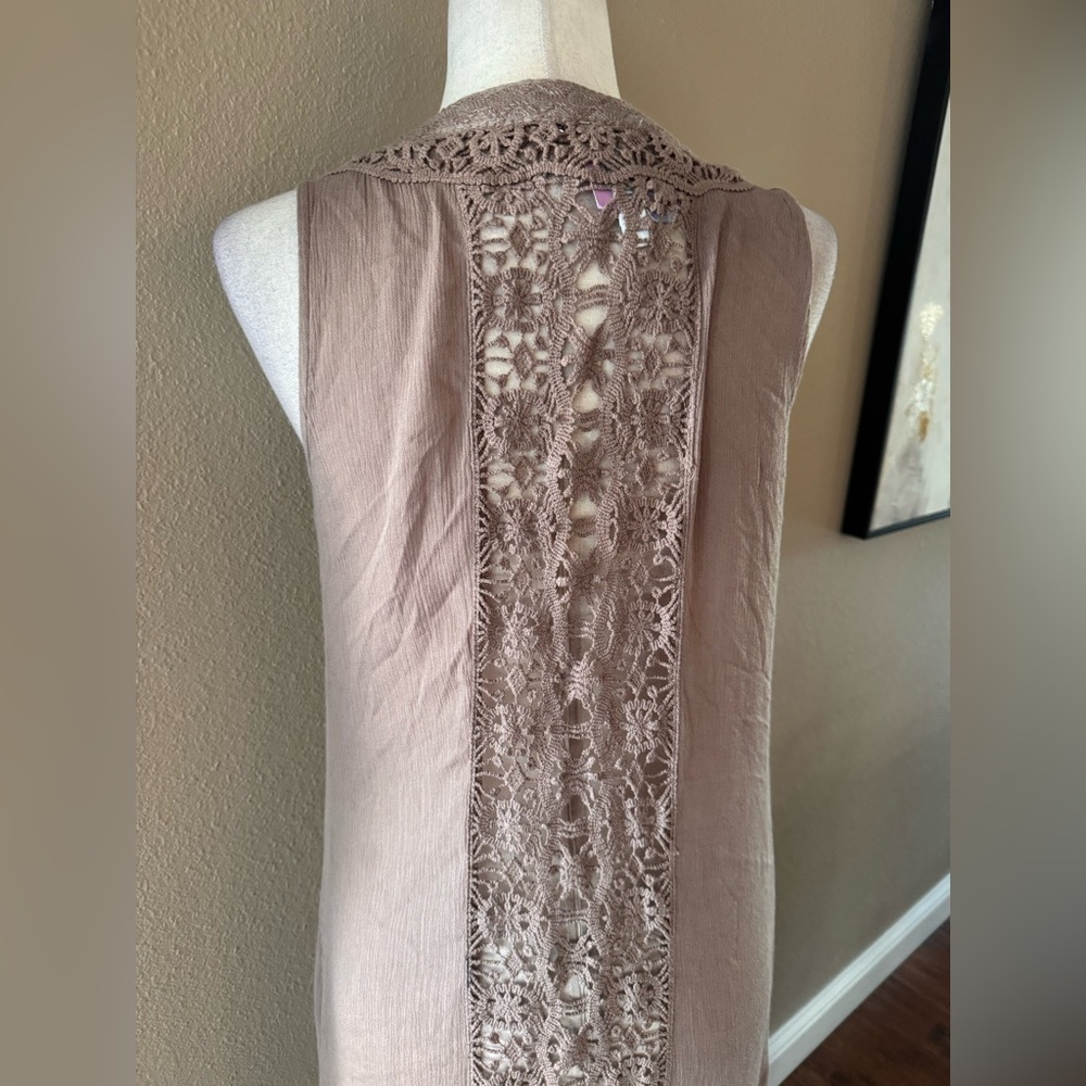 Long Brown Sleeveless Cardigan with Lace Detail - Picture 7 of 8